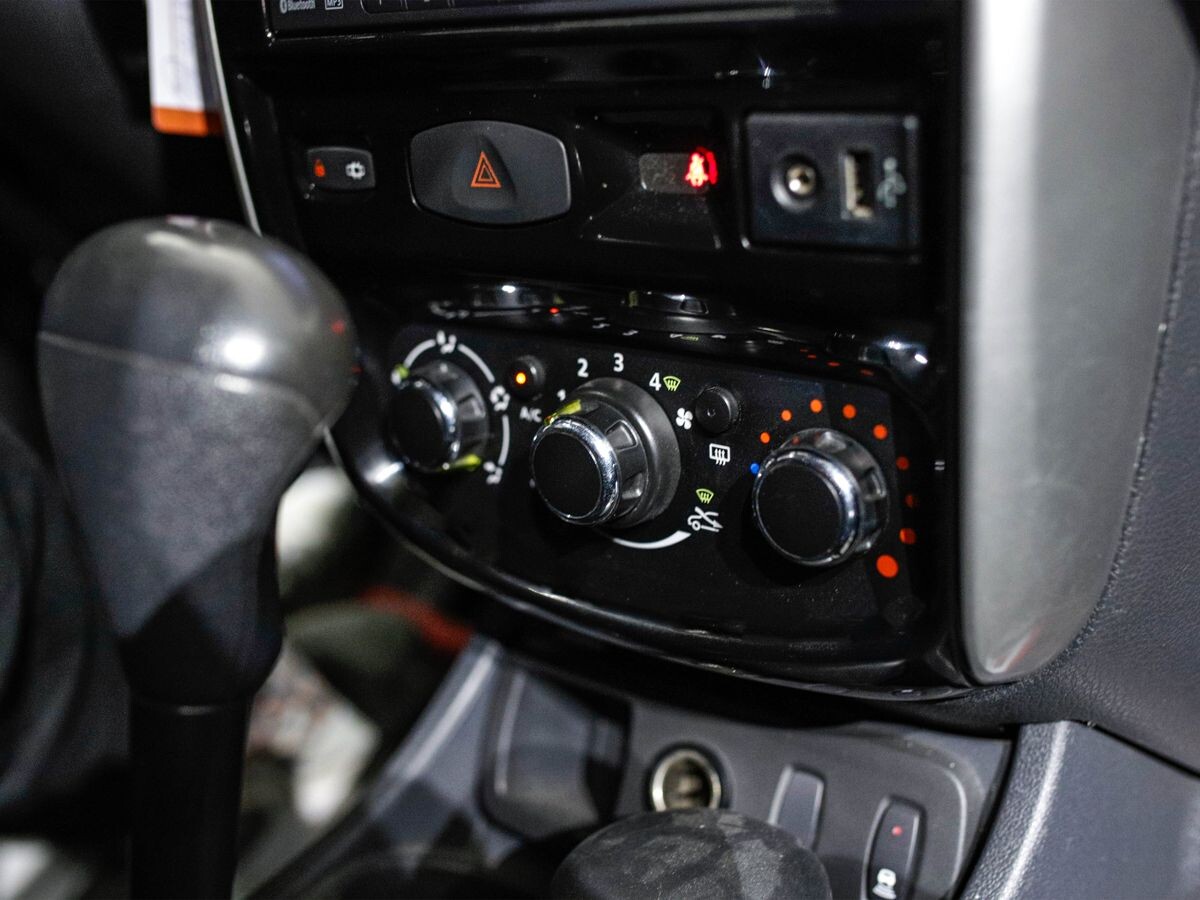 Nissan Terrano 2015 - фото автомобиля