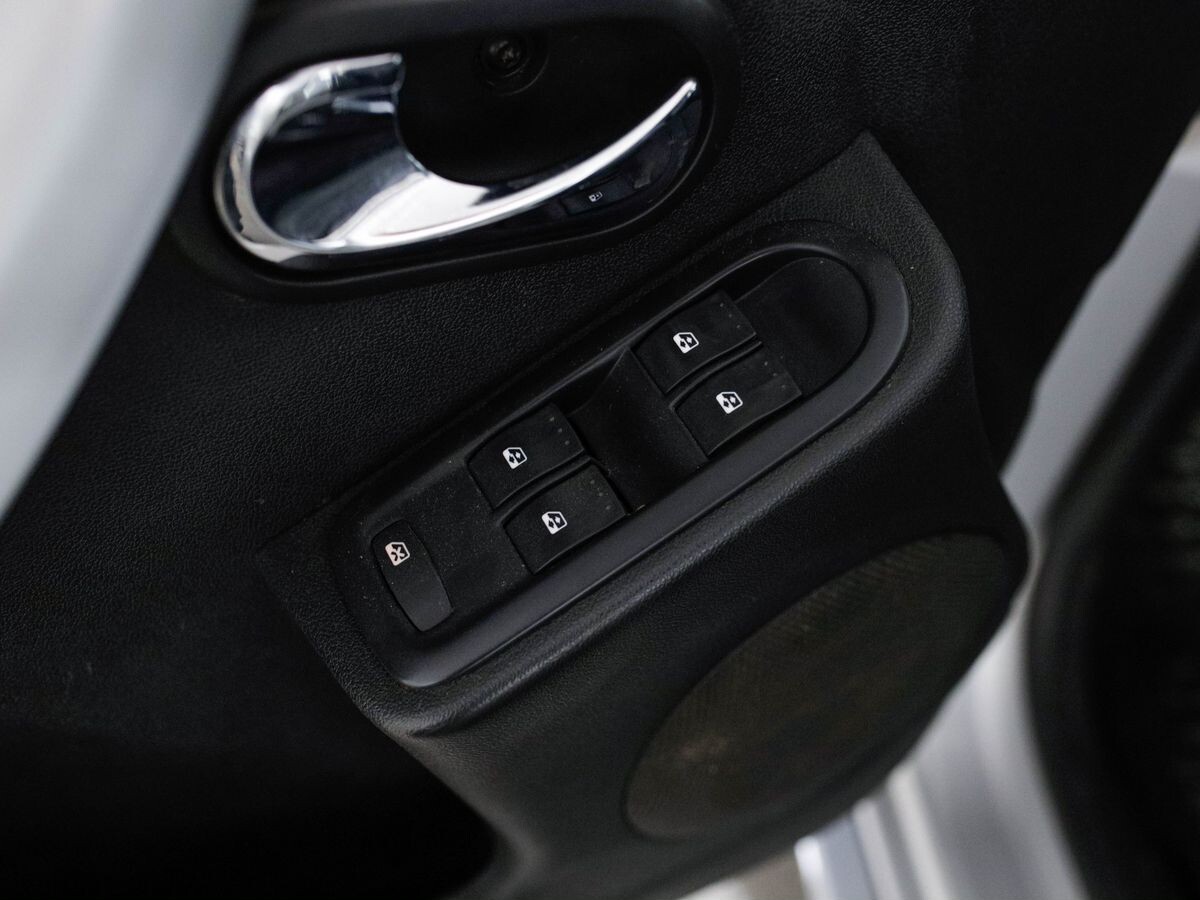 Nissan Terrano 2015 - фото автомобиля