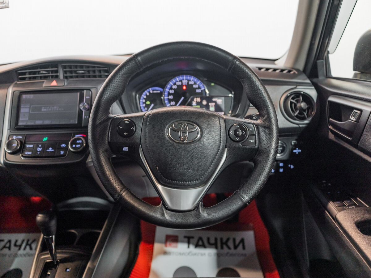 Toyota Corolla Fielder 2017 - фото автомобиля