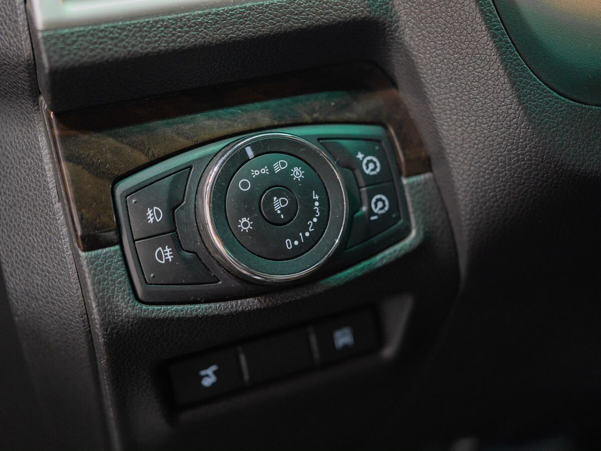 Ford Explorer 2012 - фото автомобиля