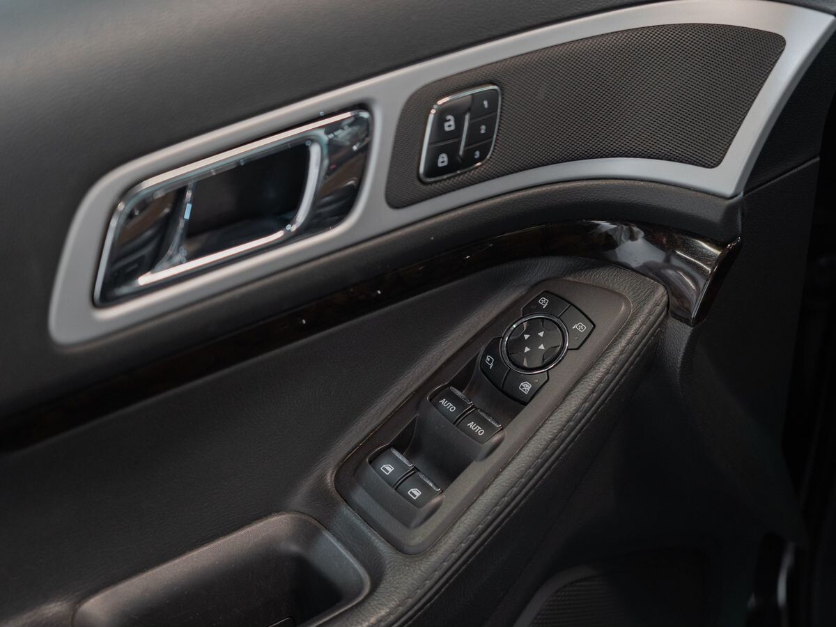 Ford Explorer 2012 - фото автомобиля