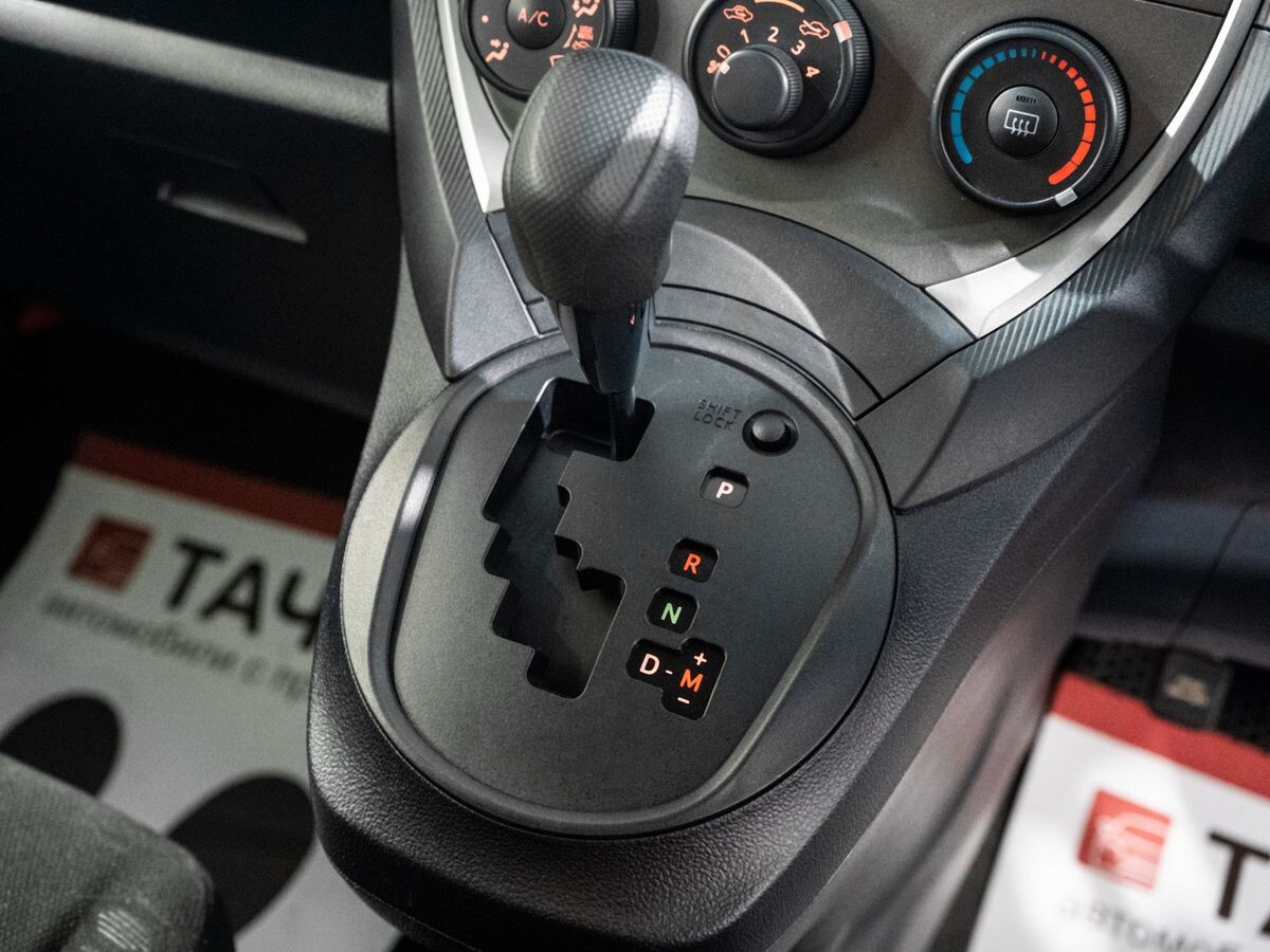Toyota Ractis 2012 - фото автомобиля