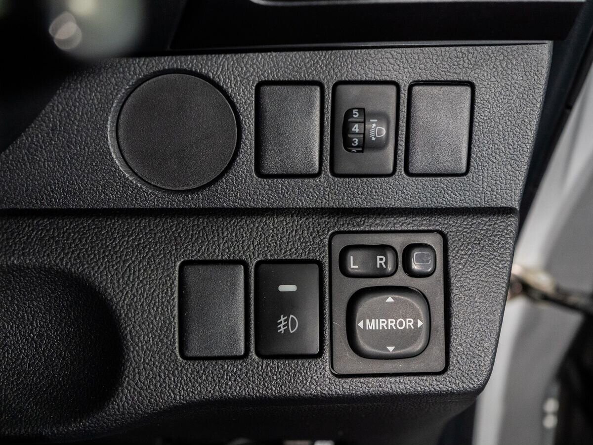 Toyota Ractis 2012 - фото автомобиля