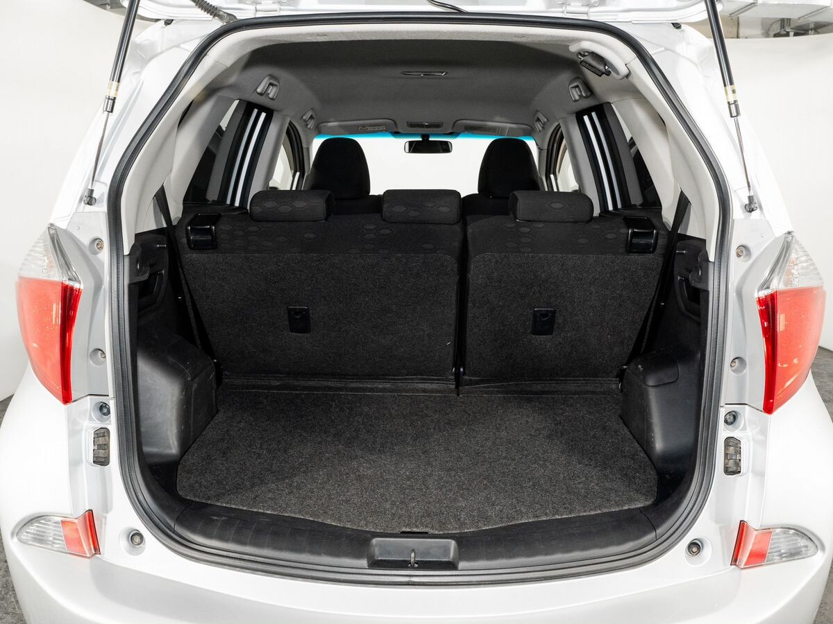 Toyota Ractis 2012 - фото автомобиля