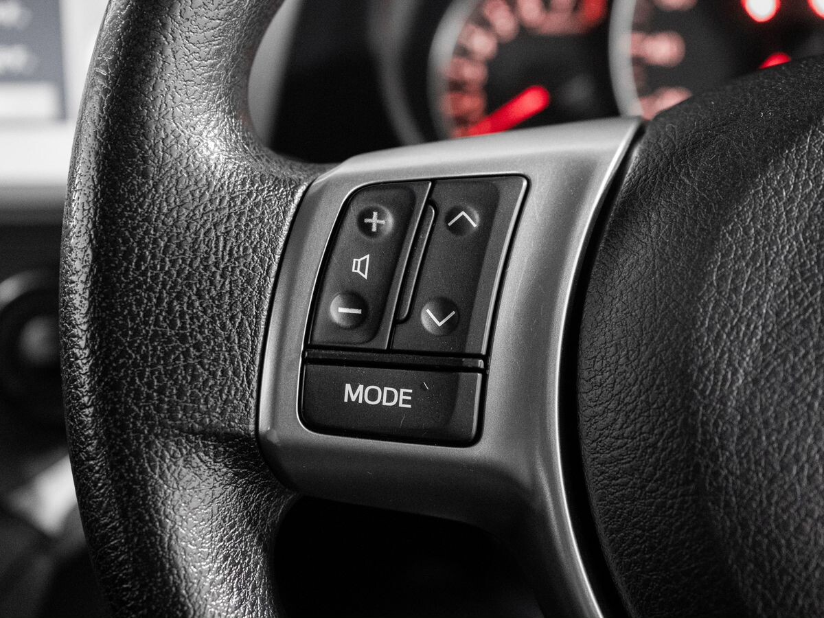 Toyota Ractis 2012 - фото автомобиля