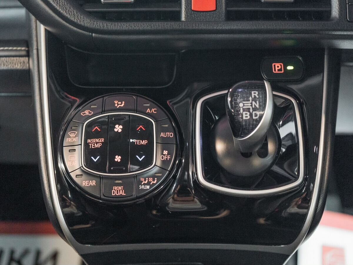 Toyota Esquire 2015 - фото автомобиля