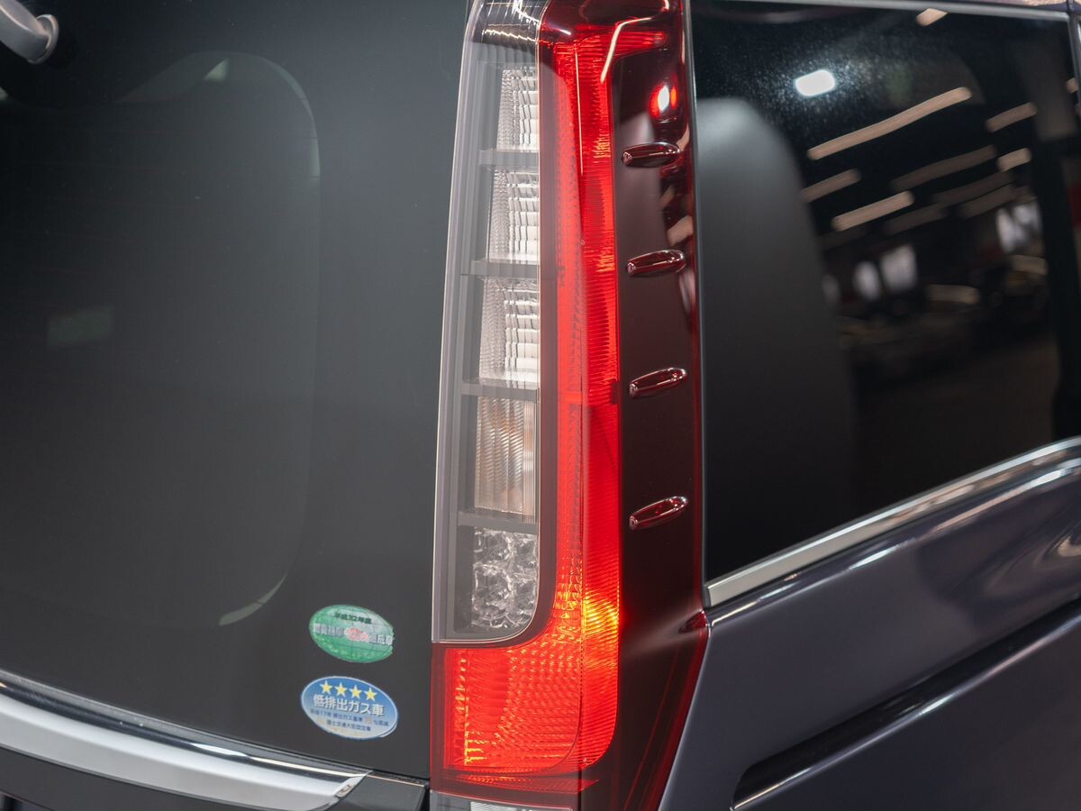 Toyota Esquire 2015 - фото автомобиля