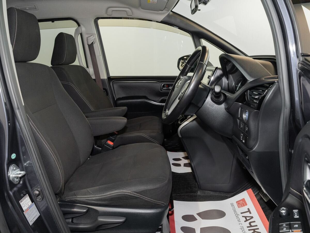 Toyota Esquire 2015 - фото автомобиля