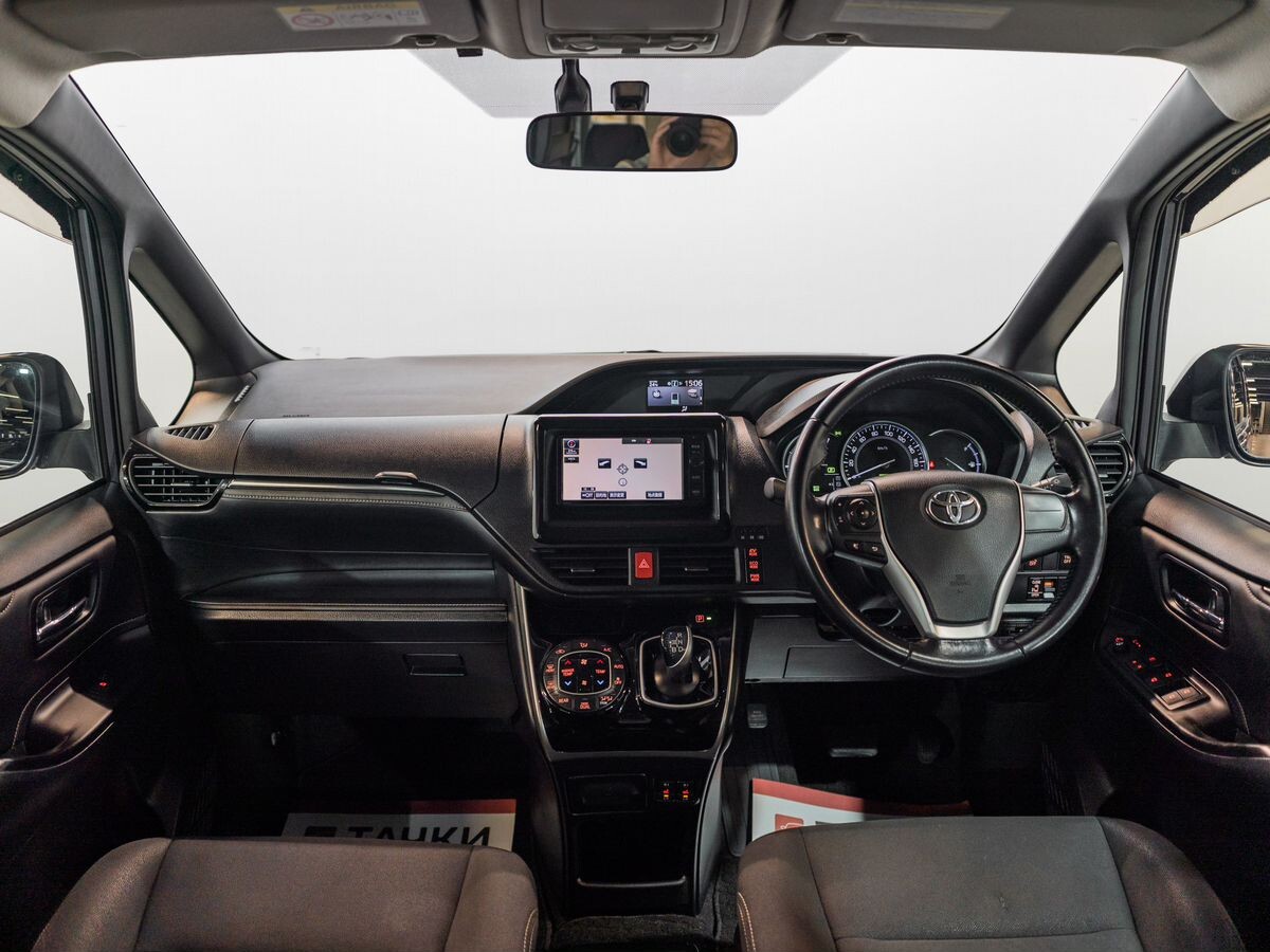 Toyota Esquire 2015 - фото автомобиля