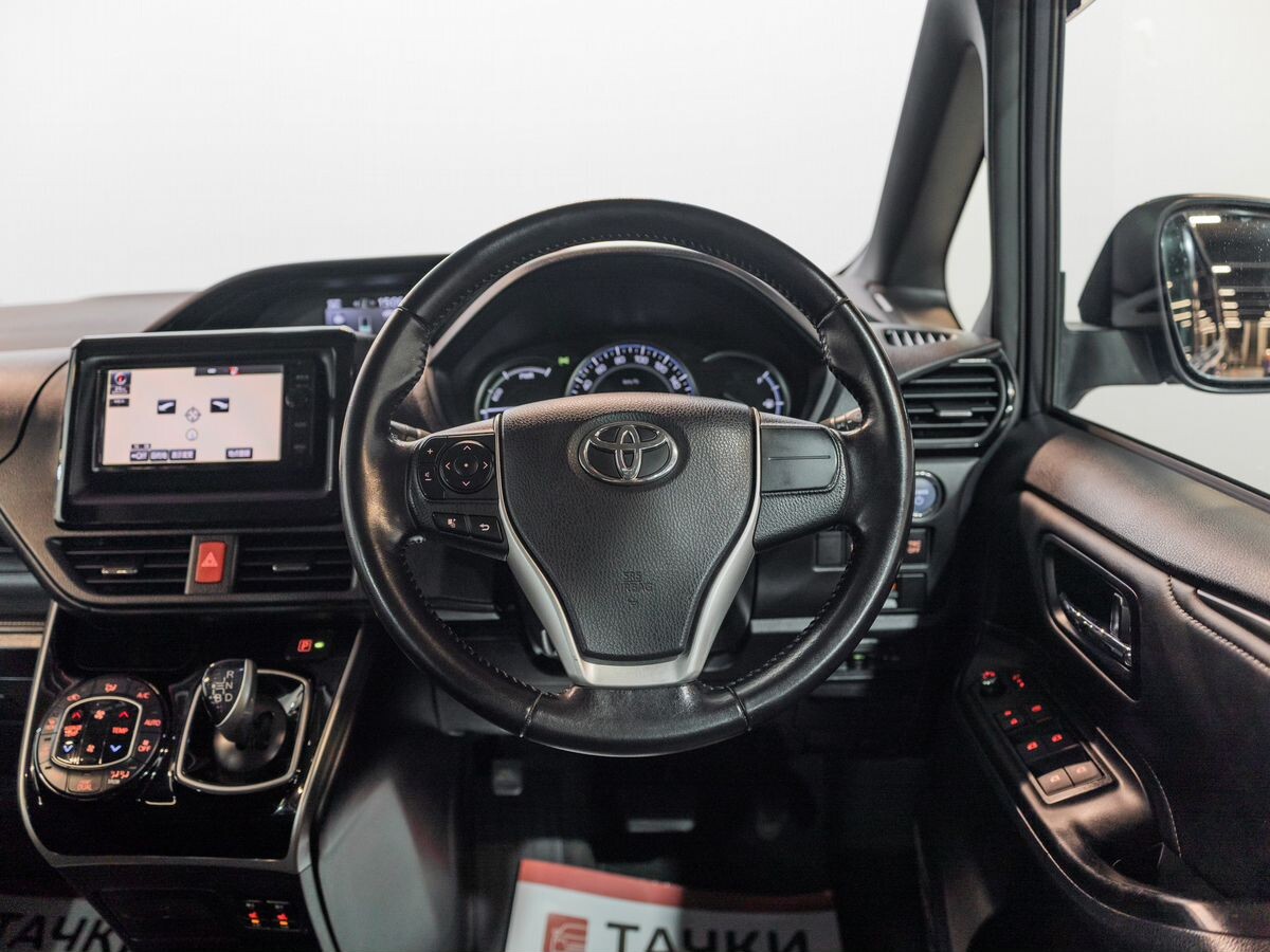 Toyota Esquire 2015 - фото автомобиля