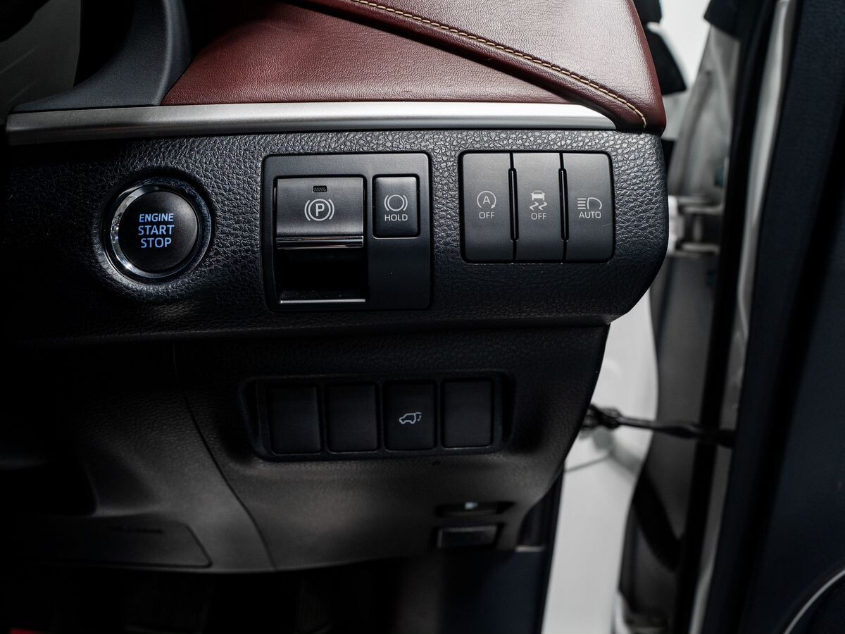 Toyota Harrier 2017 - фото автомобиля