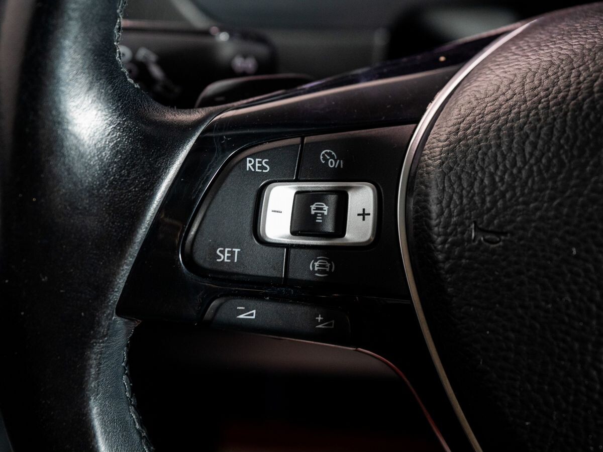 Volkswagen Tiguan 2019 - фото автомобиля