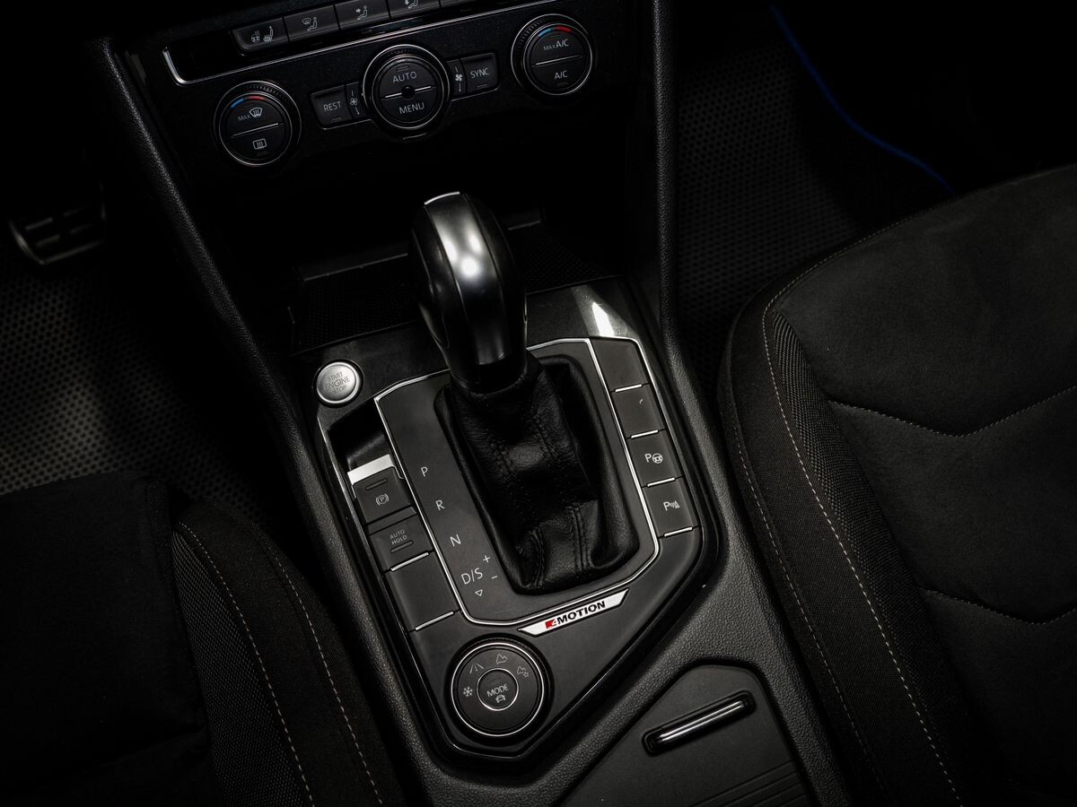 Volkswagen Tiguan 2019 - фото автомобиля