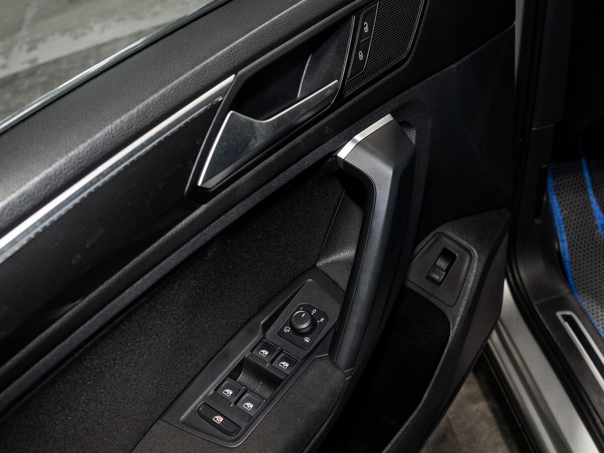 Volkswagen Tiguan 2019 - фото автомобиля