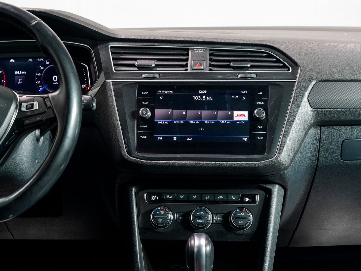 Volkswagen Tiguan 2019 - фото автомобиля