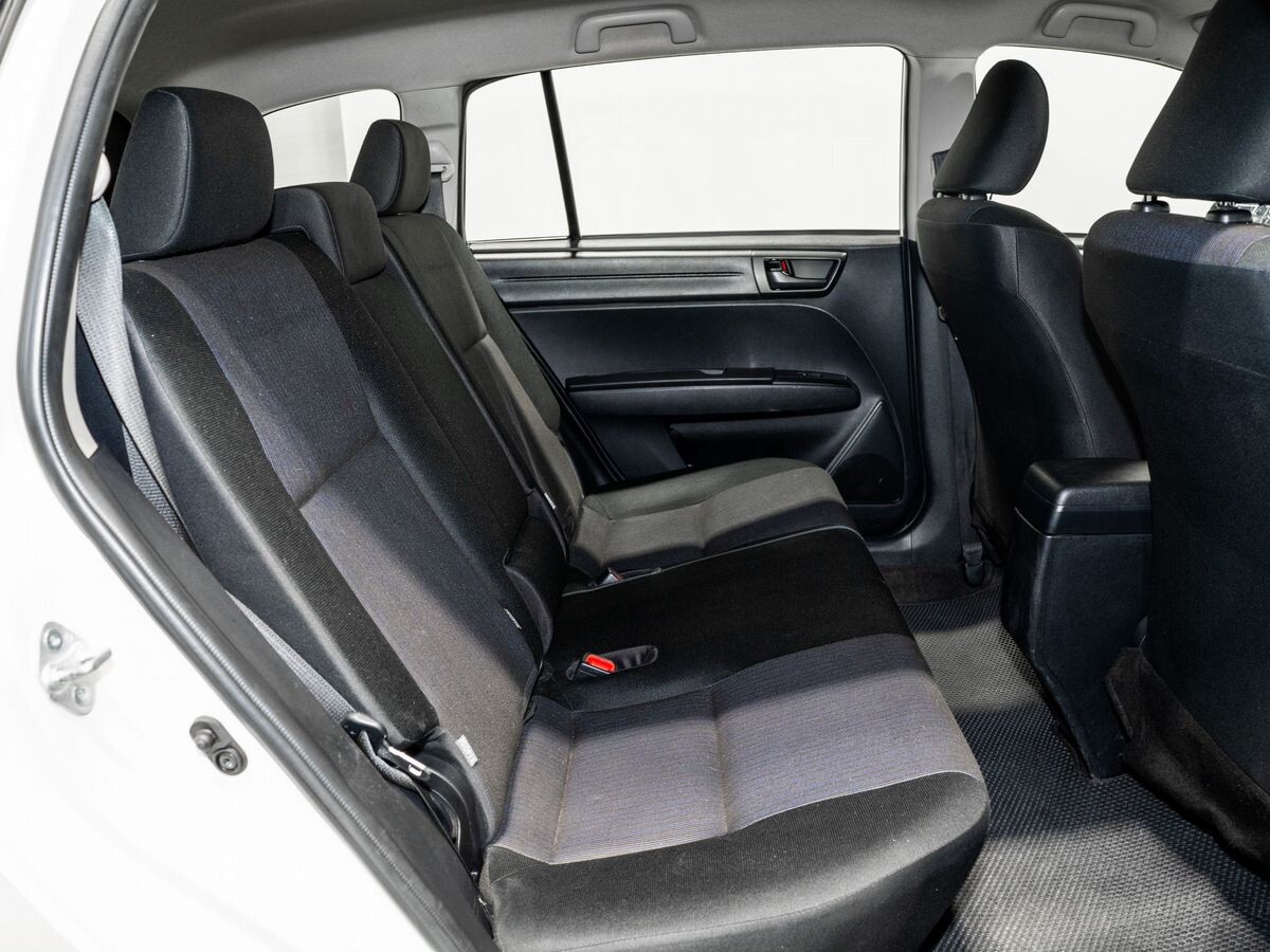 Toyota Corolla Fielder 2017 - фото автомобиля