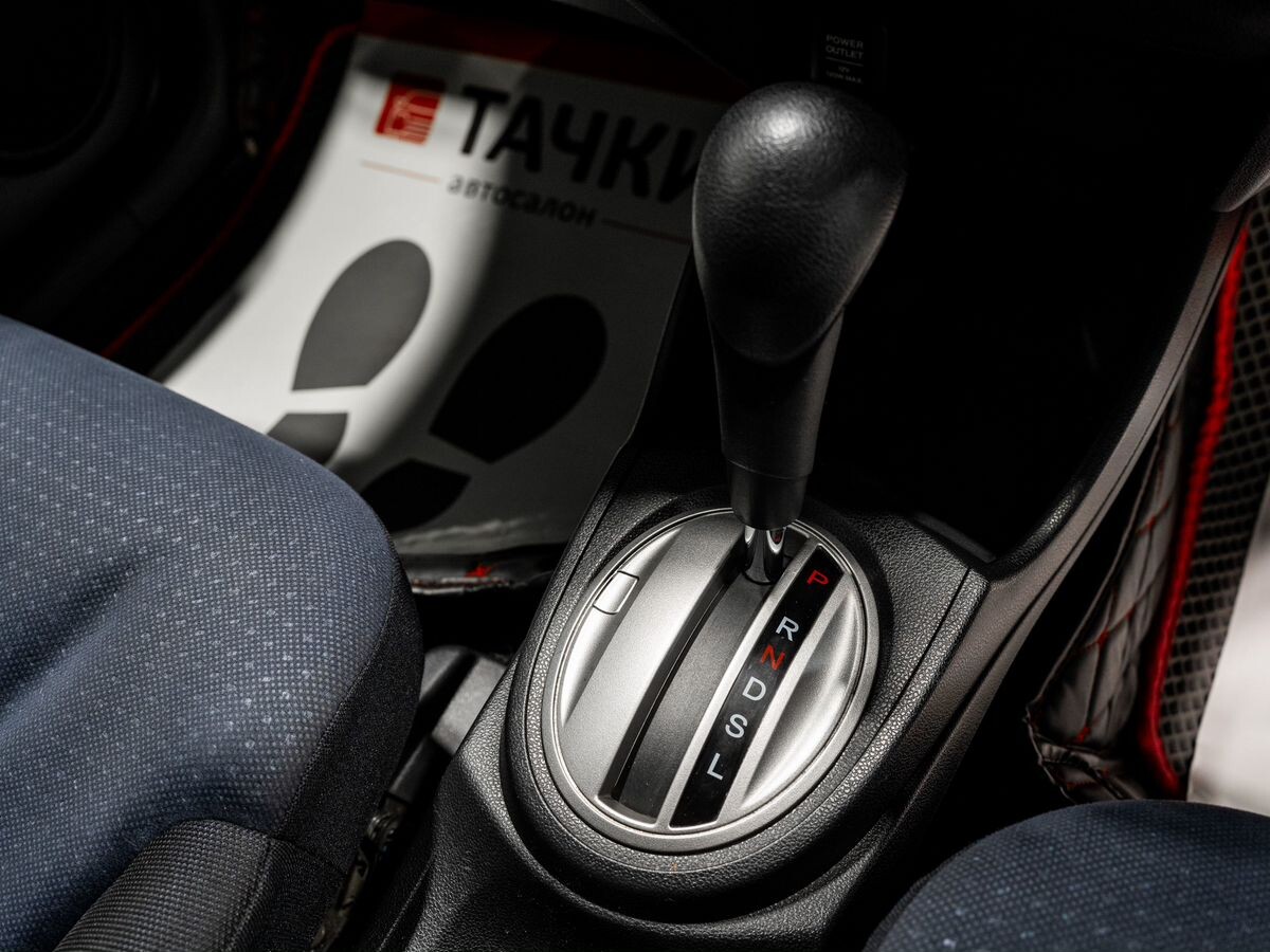 Honda Fit 2010 - фото автомобиля