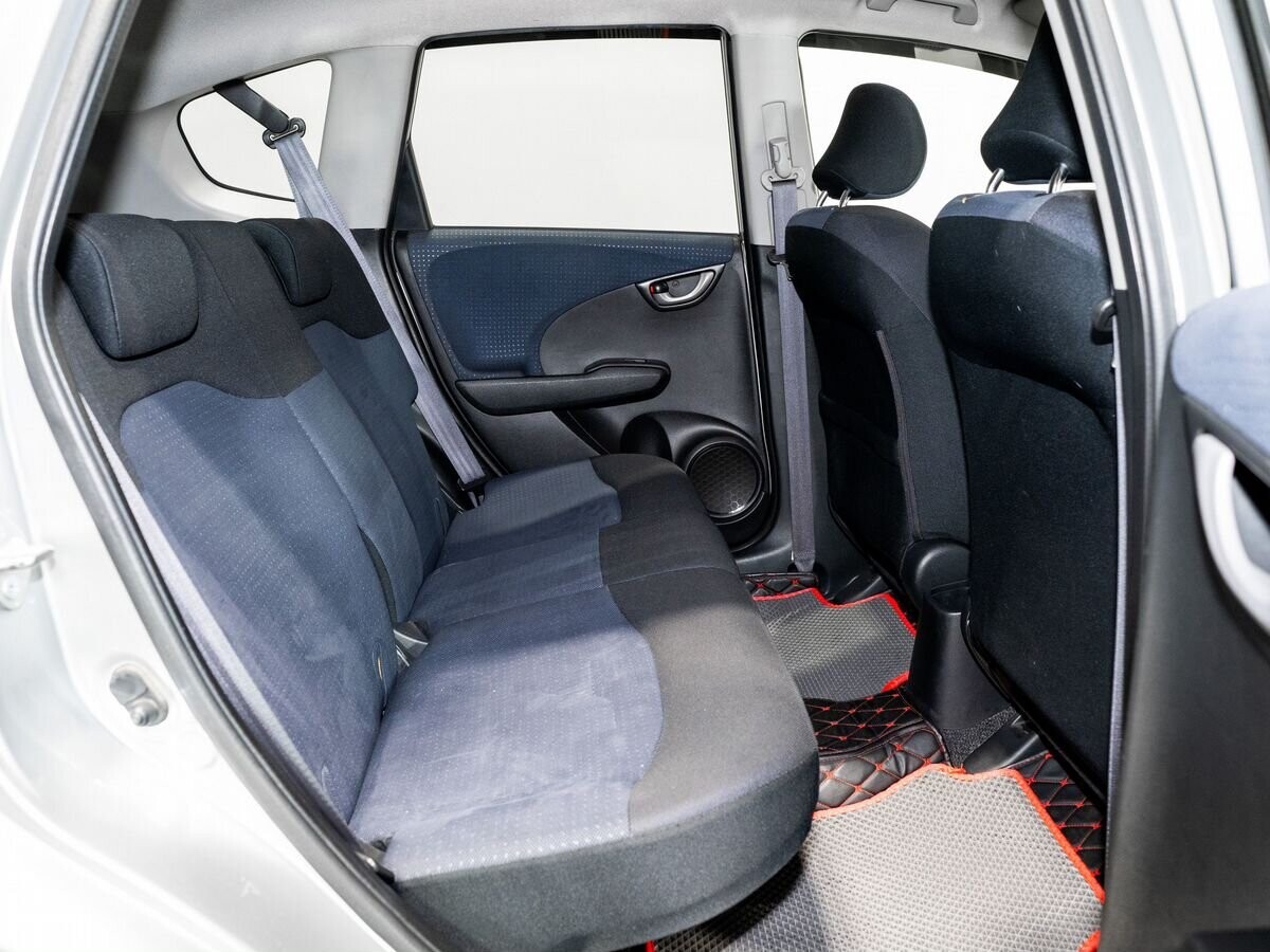 Honda Fit 2010 - фото автомобиля