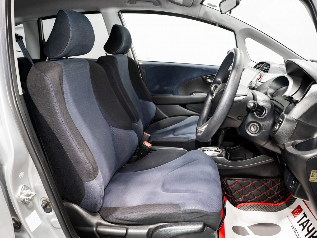 Honda Fit 2010 - фото автомобиля