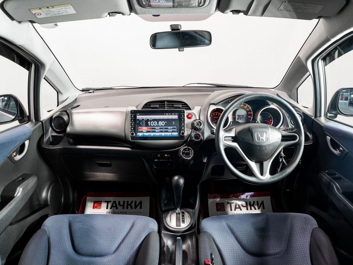 Honda Fit 2010 - фото автомобиля