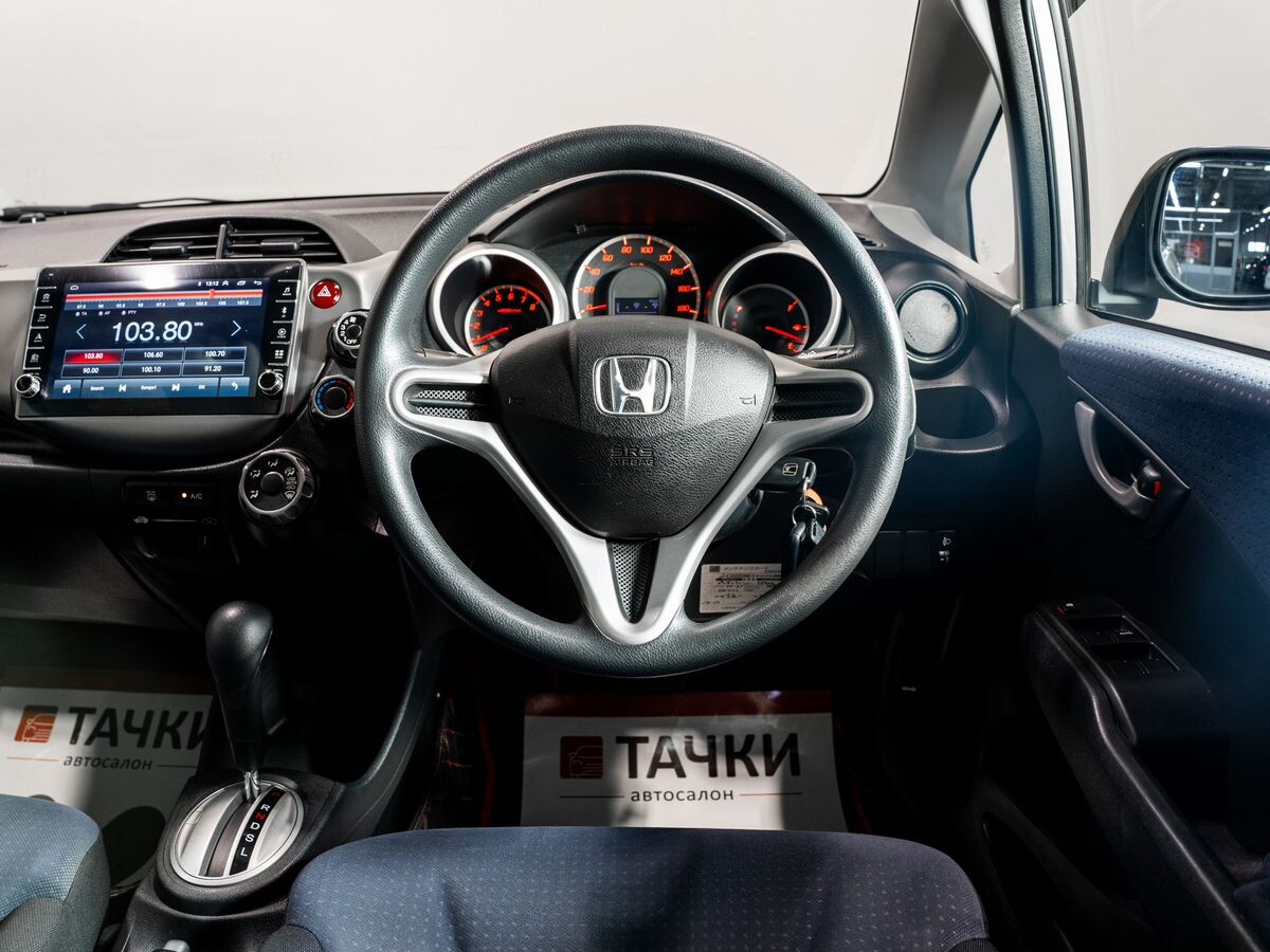 Honda Fit 2010 - фото автомобиля
