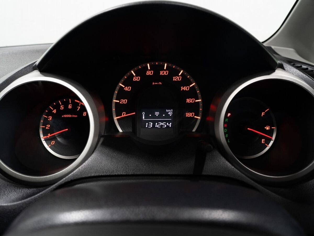 Honda Fit 2010 - фото автомобиля