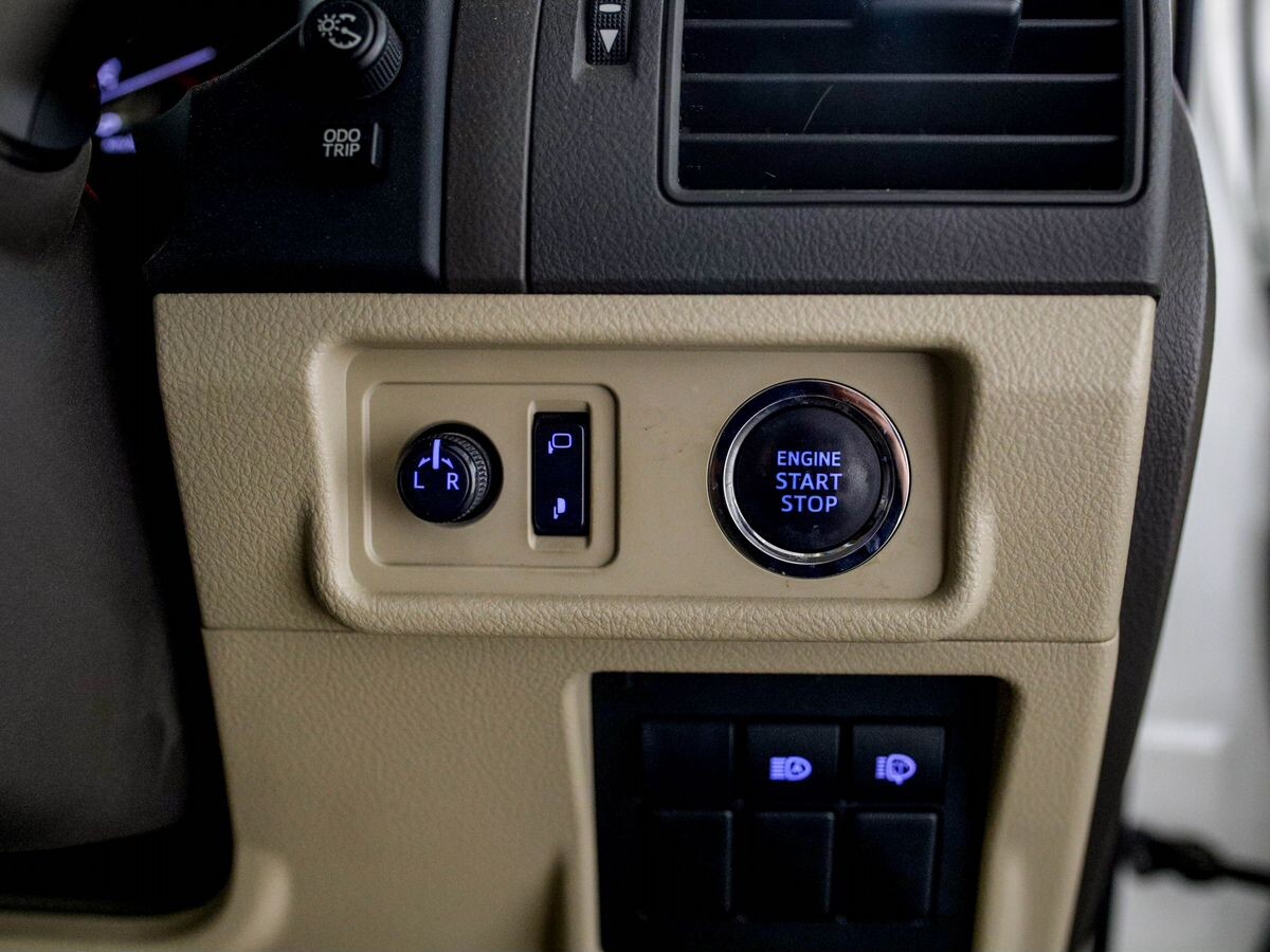 Toyota Land Cruiser Prado 2018 - фото автомобиля