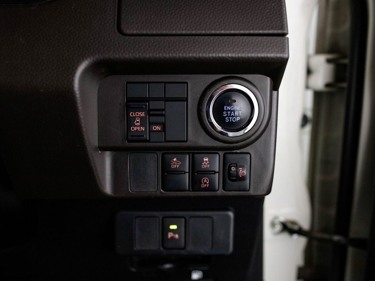 Toyota Roomy 2021 - фото автомобиля