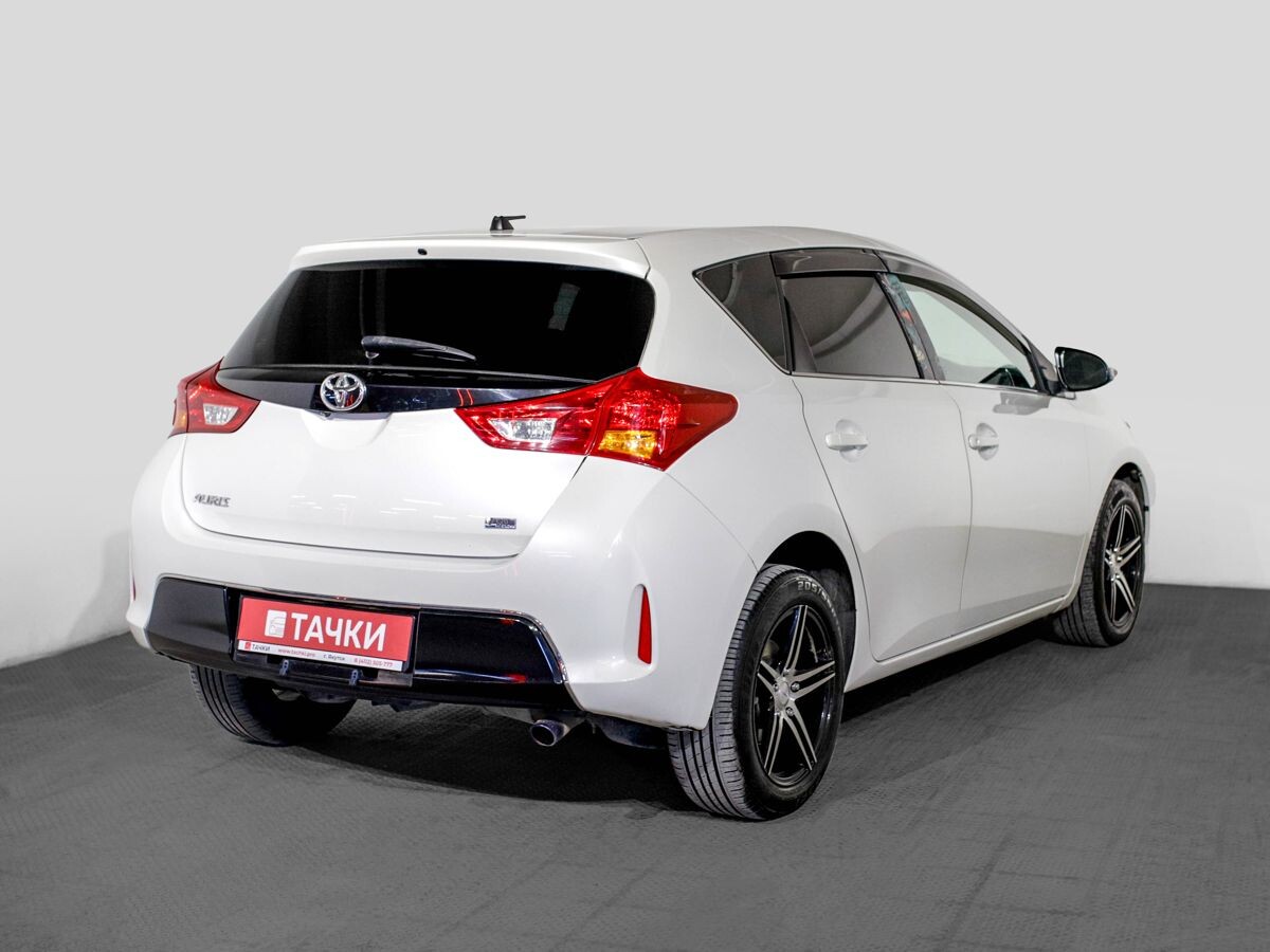 Toyota Auris 2013 - фото автомобиля