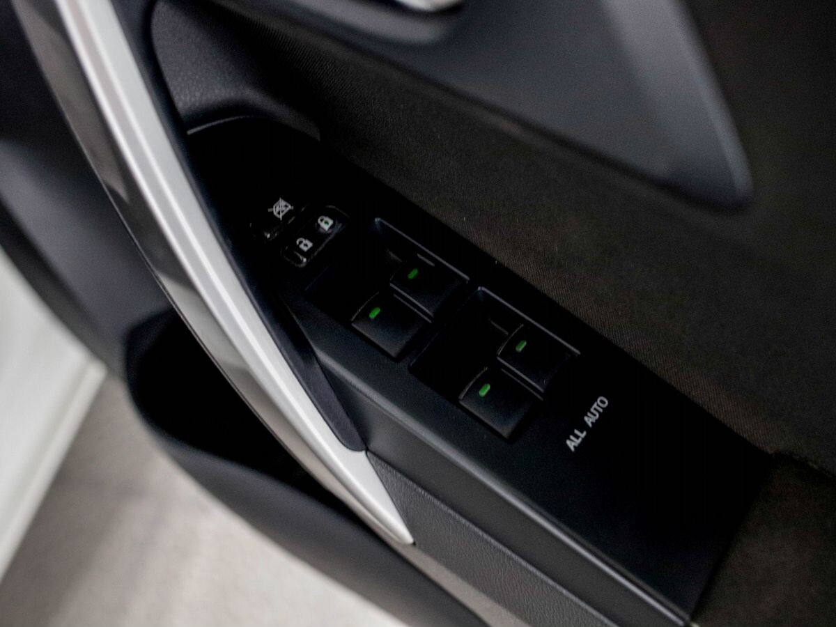 Toyota Auris 2013 - фото автомобиля