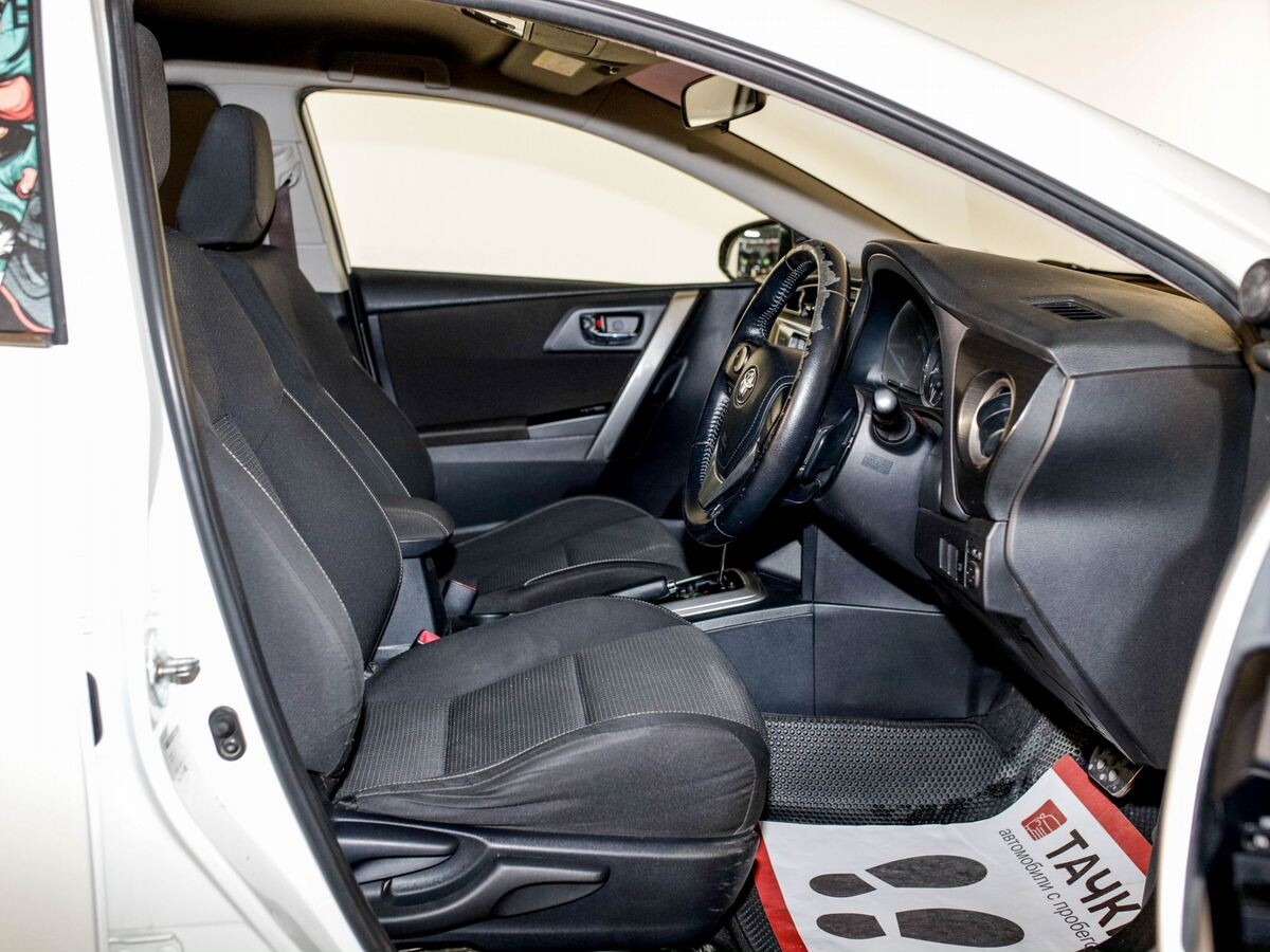 Toyota Auris 2013 - фото автомобиля