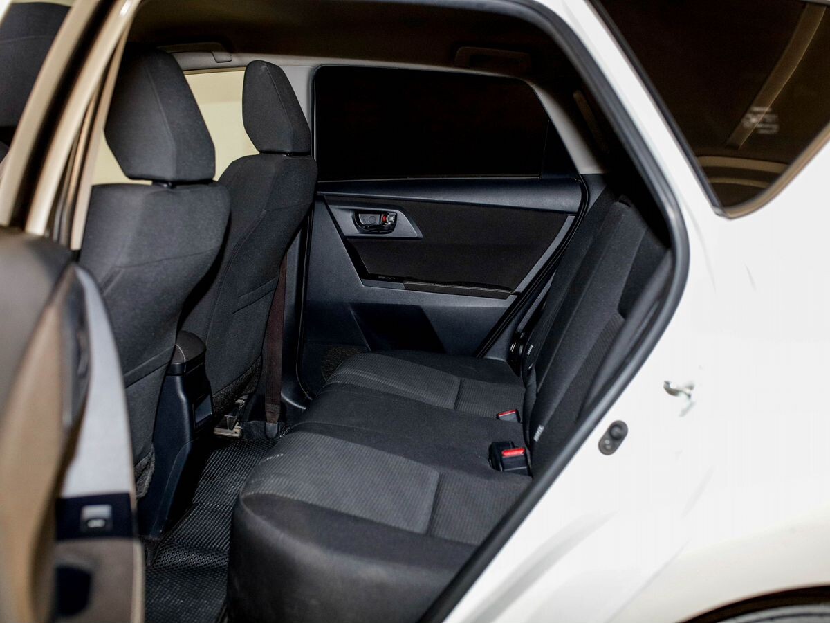 Toyota Auris 2013 - фото автомобиля