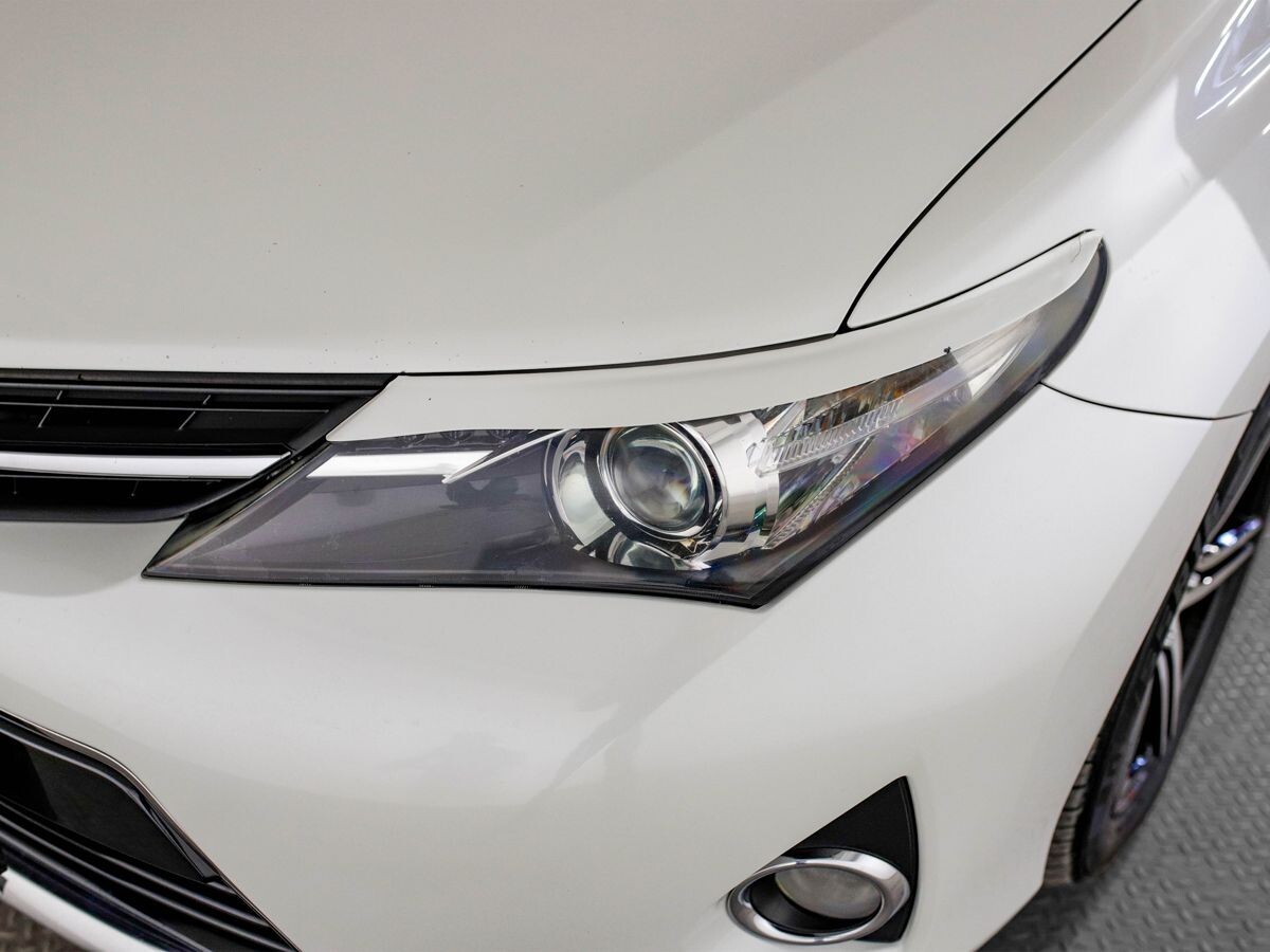 Toyota Auris 2013 - фото автомобиля