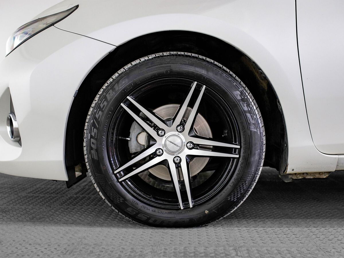 Toyota Auris 2013 - фото автомобиля