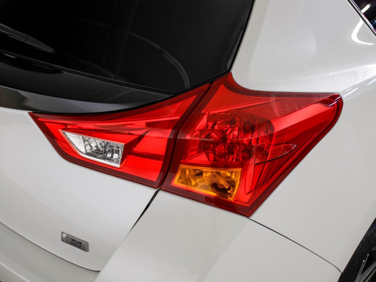 Toyota Auris 2013 - фото автомобиля
