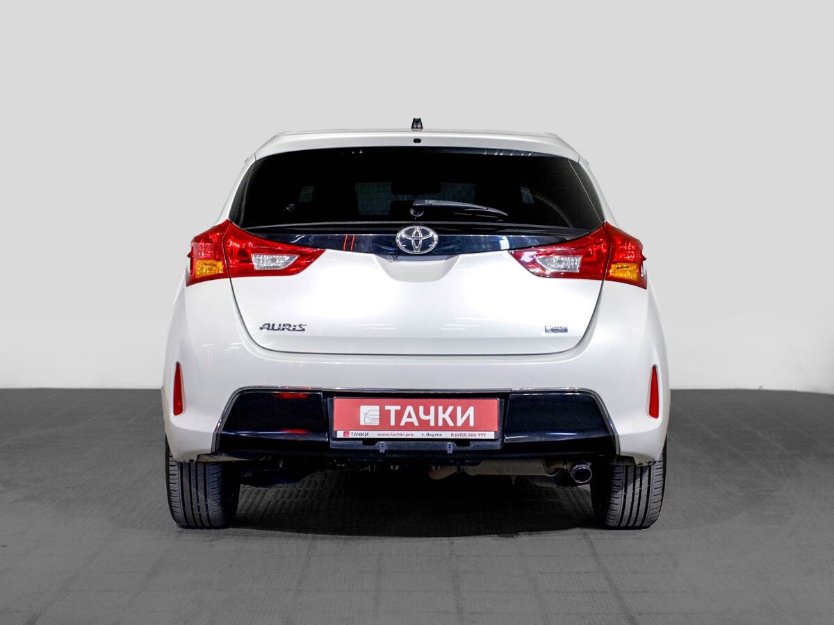 Toyota Auris 2013 - фото автомобиля
