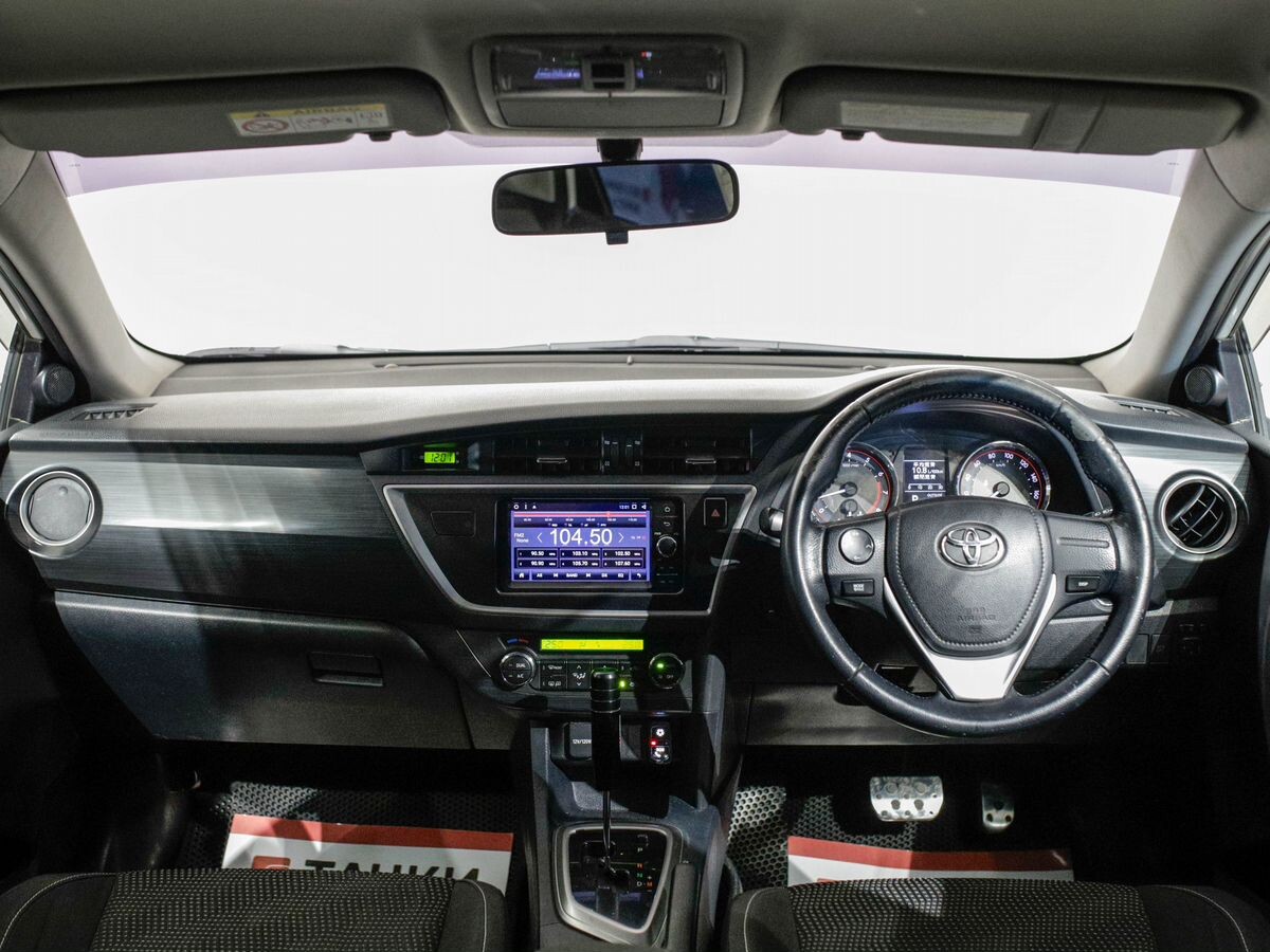 Toyota Auris 2013 - фото автомобиля