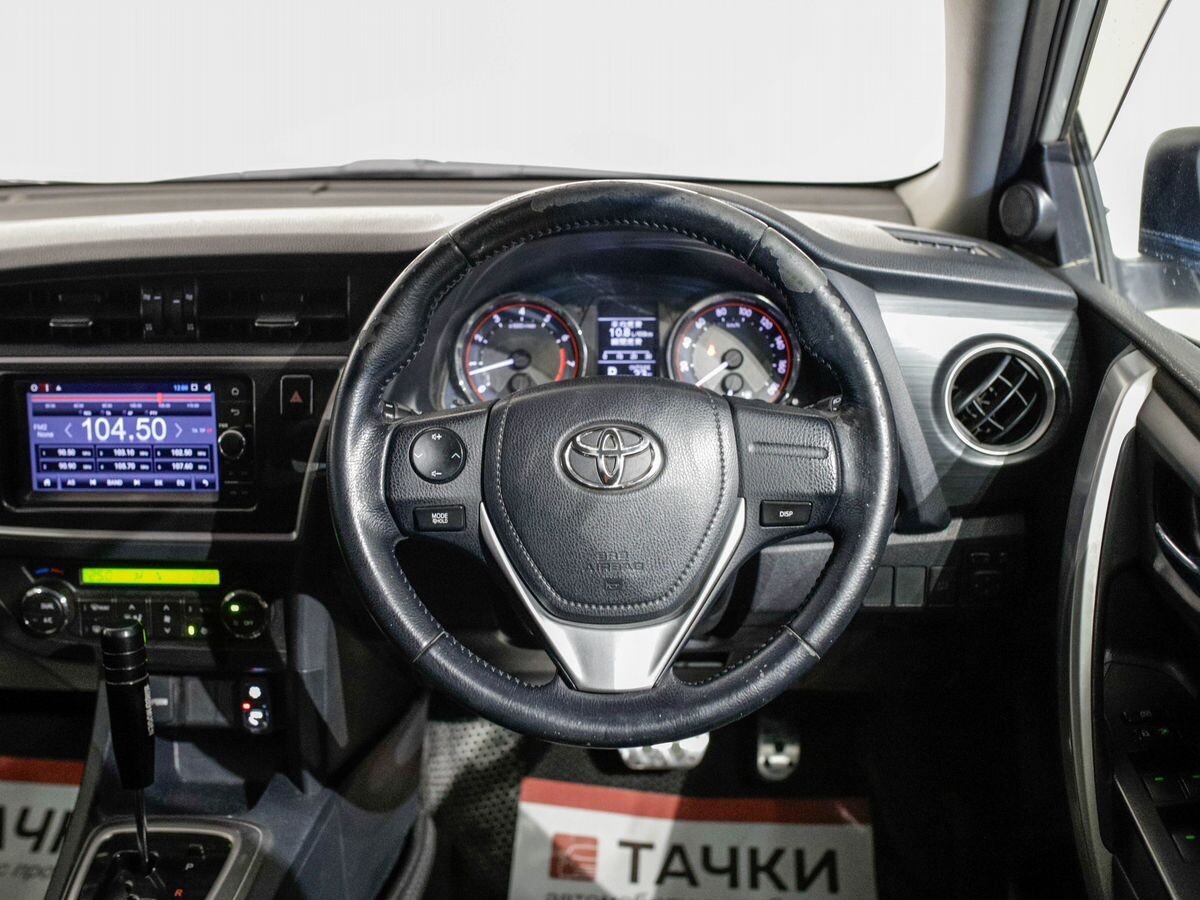 Toyota Auris 2013 - фото автомобиля
