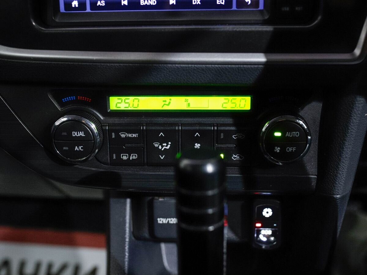 Toyota Auris 2013 - фото автомобиля
