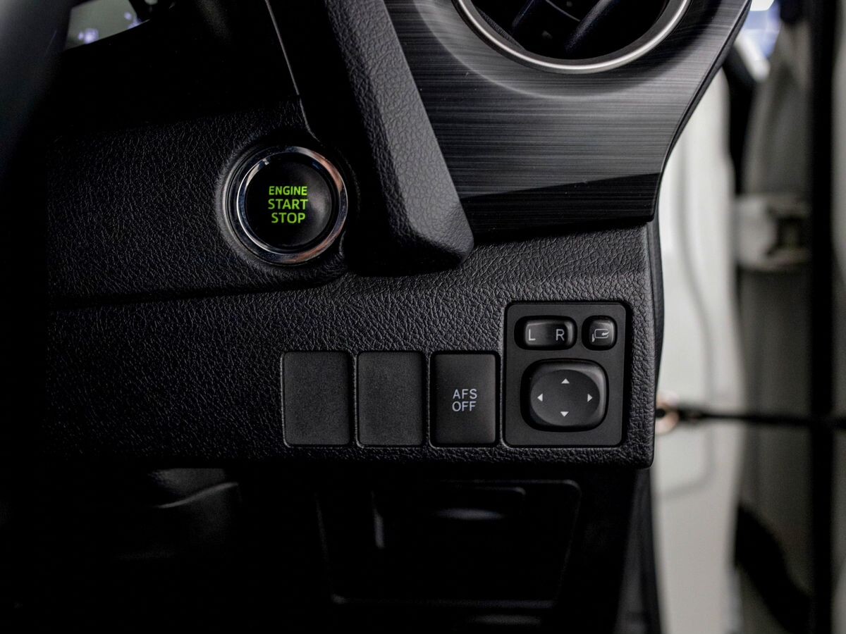 Toyota Auris 2013 - фото автомобиля