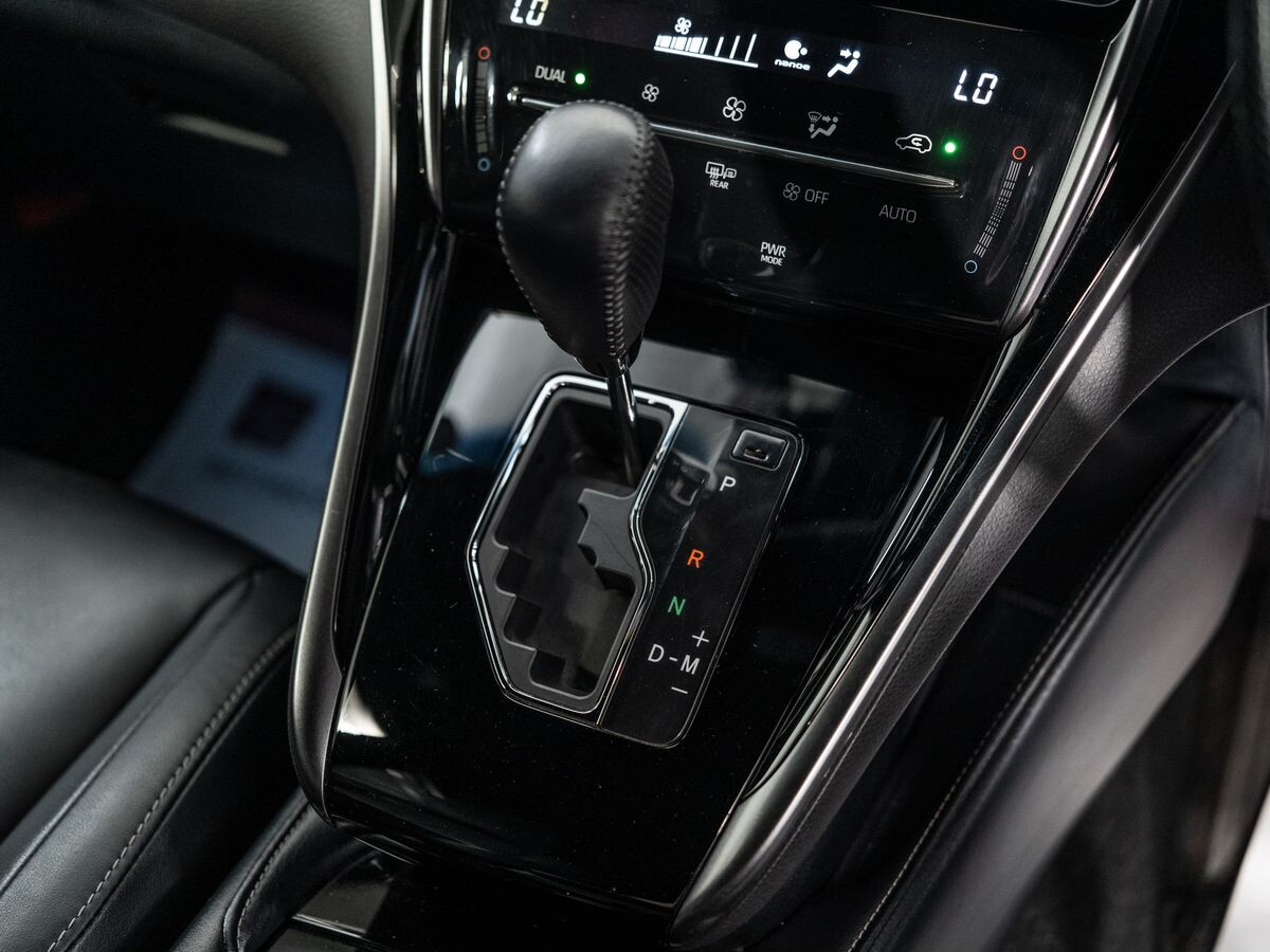 Toyota Harrier 2020 - фото автомобиля