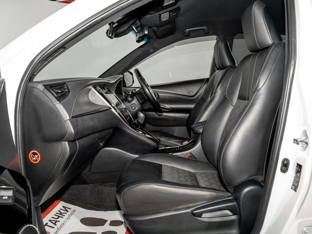Toyota Harrier 2020 - фото автомобиля