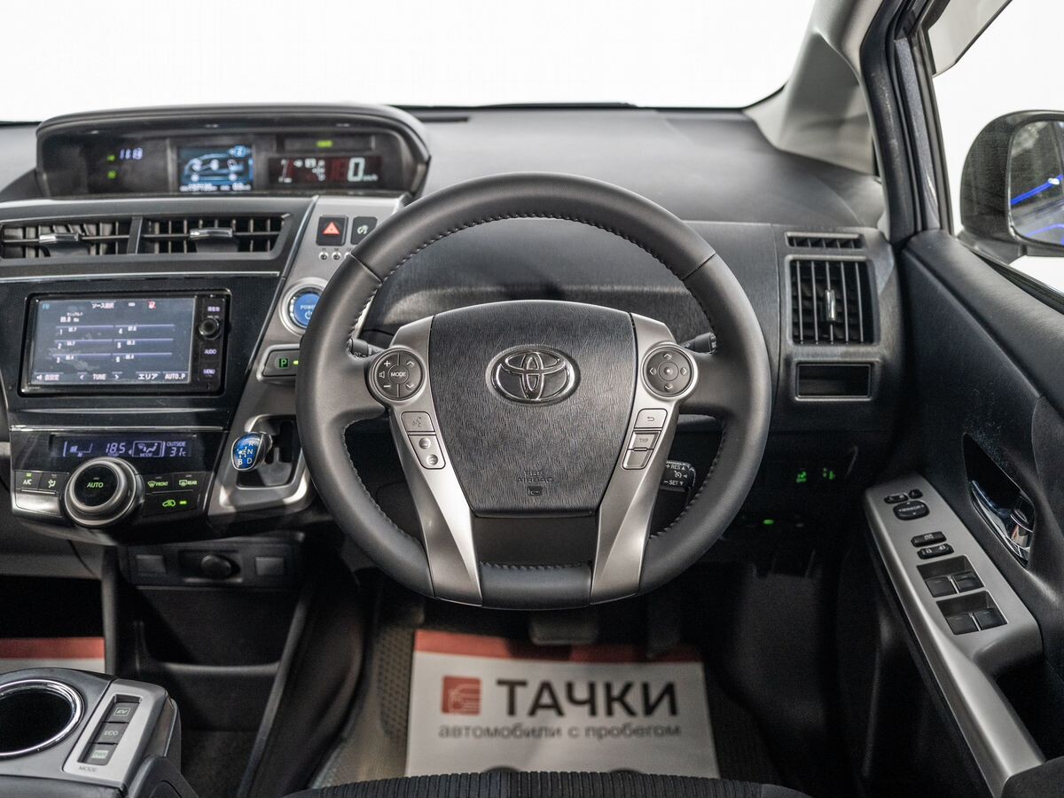 Toyota Prius Alpha 2014 - фото автомобиля