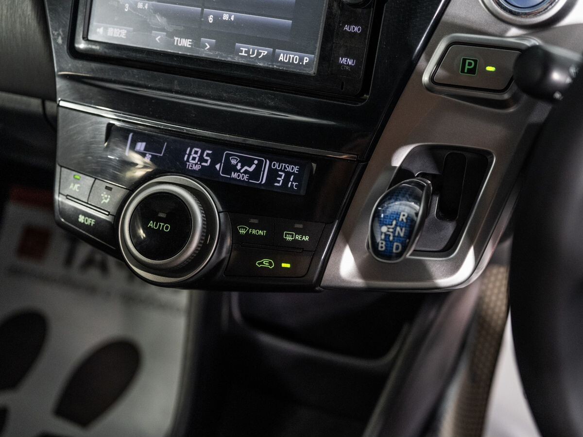 Toyota Prius Alpha 2014 - фото автомобиля
