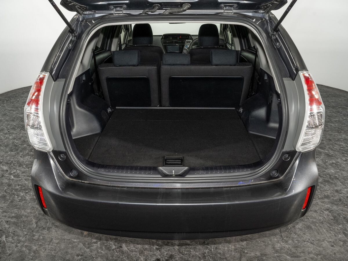 Toyota Prius Alpha 2014 - фото автомобиля