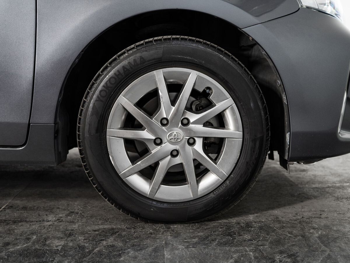 Toyota Prius Alpha 2014 - фото автомобиля