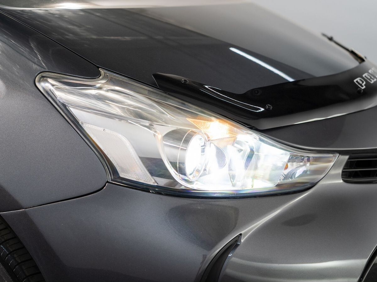 Toyota Prius Alpha 2014 - фото автомобиля