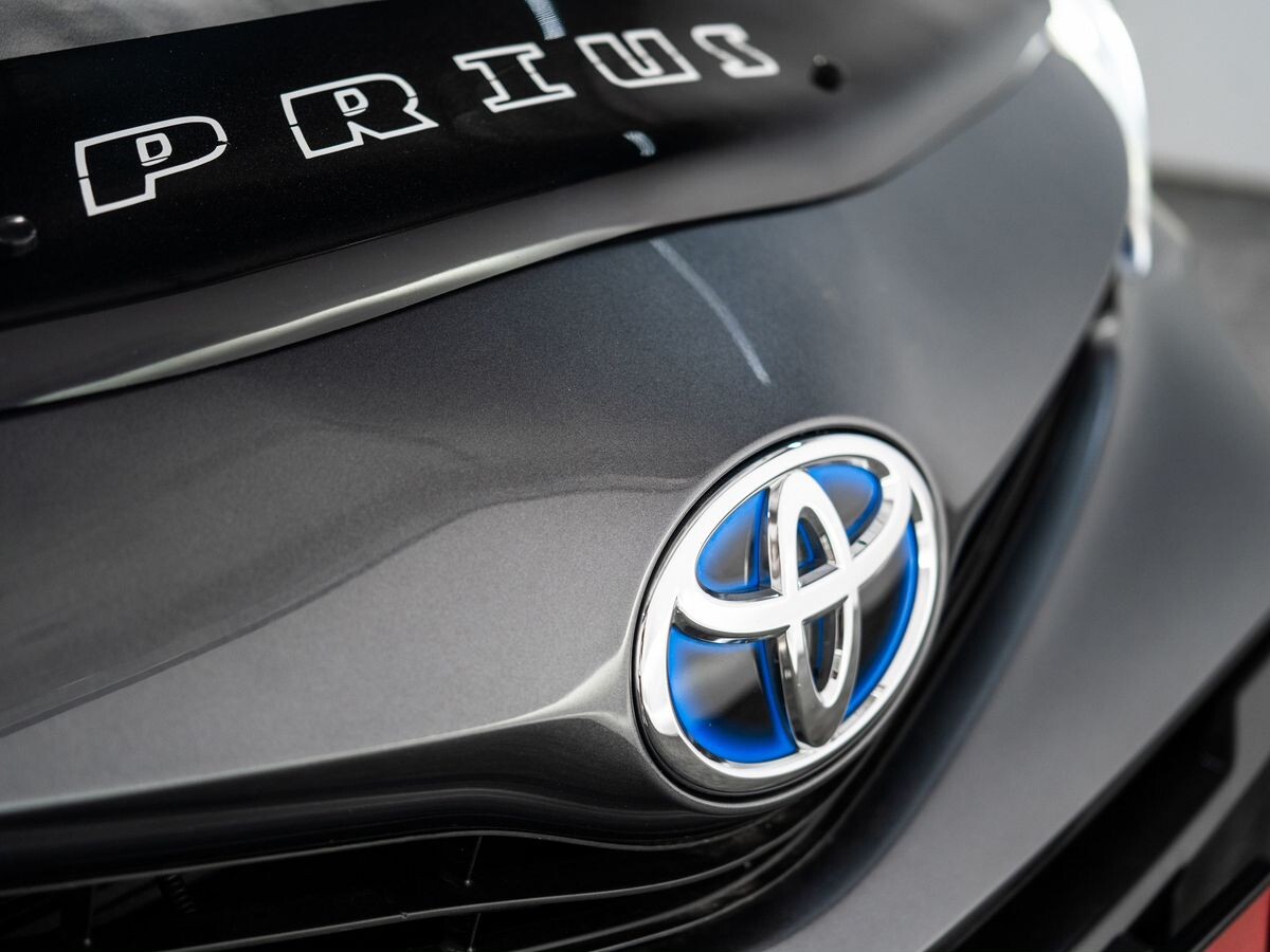 Toyota Prius Alpha 2014 - фото автомобиля