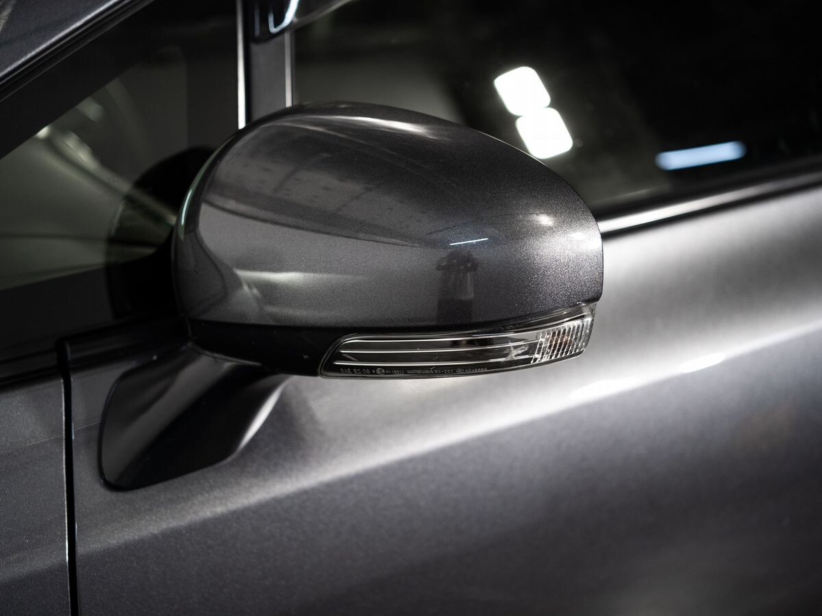 Toyota Prius Alpha 2014 - фото автомобиля