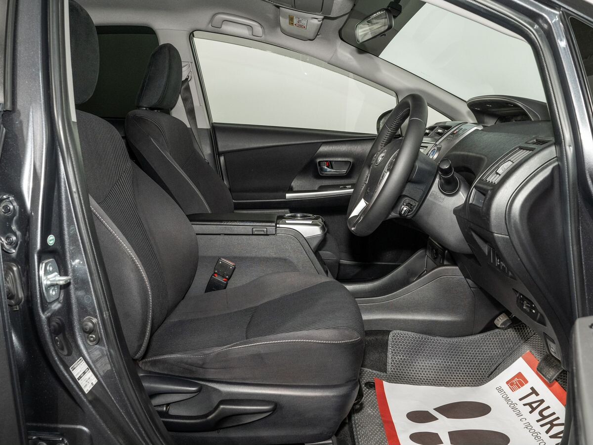 Toyota Prius Alpha 2014 - фото автомобиля
